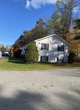 325 Main St, Unit 5 in Winthrop, ME - Foto de edificio - Building Photo