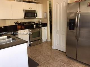 11035 NW 86th Ter in Doral, FL - Building Photo - Building Photo