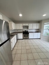 9 Ashley Ct in Franklin Township, NJ - Foto de edificio - Building Photo