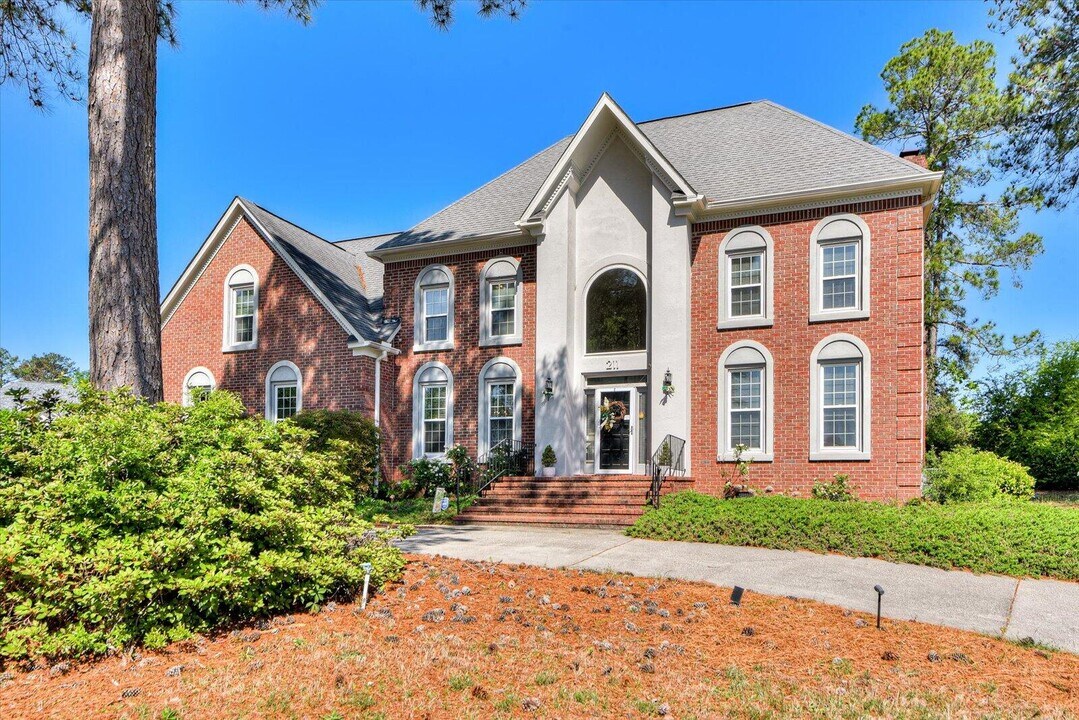 211 Kestwick Dr W in Martinez, GA - Foto de edificio
