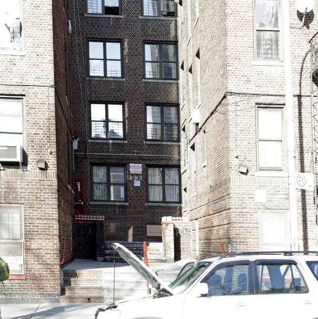 65 E 175TH ST in Bronx, NY - Foto de edificio - Building Photo