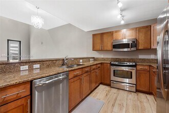 8395 SW 73rd Ave, Unit 105 in Miami, FL - Building Photo - Building Photo