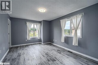 367 Ferndale Dr S in Barrie, ON - Building Photo - Building Photo