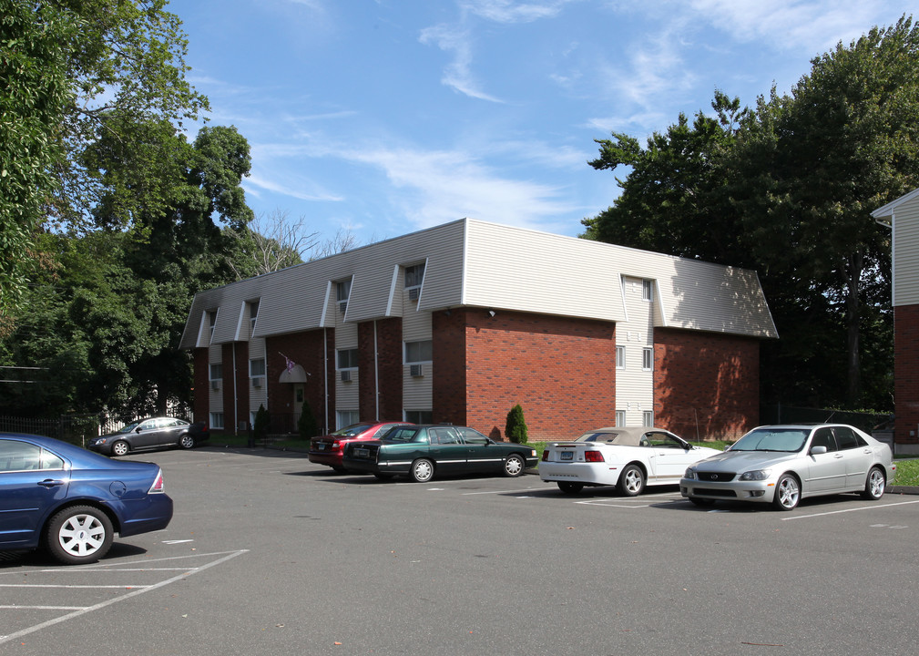 Spring Garden Condominiums in West Haven, CT - Building Photo