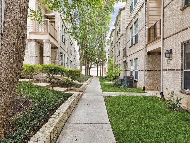 4830 Cedar Springs Rd, Unit 4830 Cedar Springs Rd #44 in Dallas, TX - Foto de edificio - Building Photo