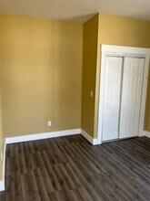 913 S Main St, Unit 100 in Elkhart, IN - Foto de edificio - Building Photo