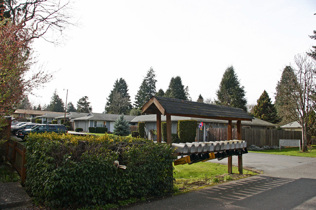 18725 SE Ashton Ln in Milwaukie, OR - Foto de edificio - Building Photo