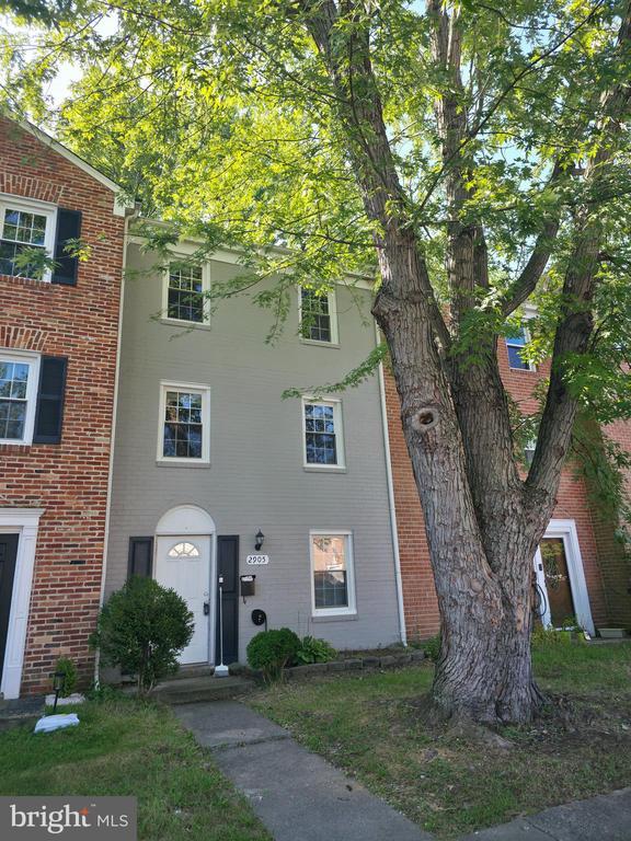 property at 2905 Wren Ct