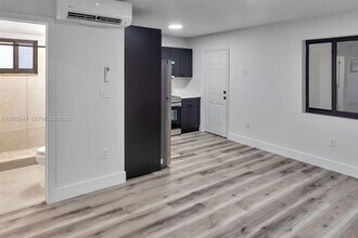 4037 SW 65th Ave in Miami, FL - Building Photo - Building Photo