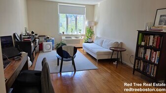 35 Vernon St in Brookline, MA - Building Photo