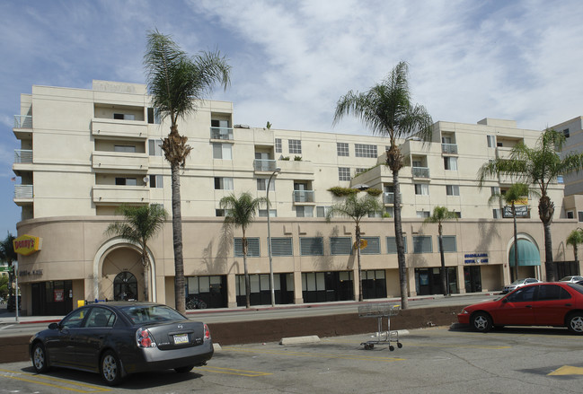 Plaza on Main Apartments in Alhambra, CA - Building Photo - Building Photo