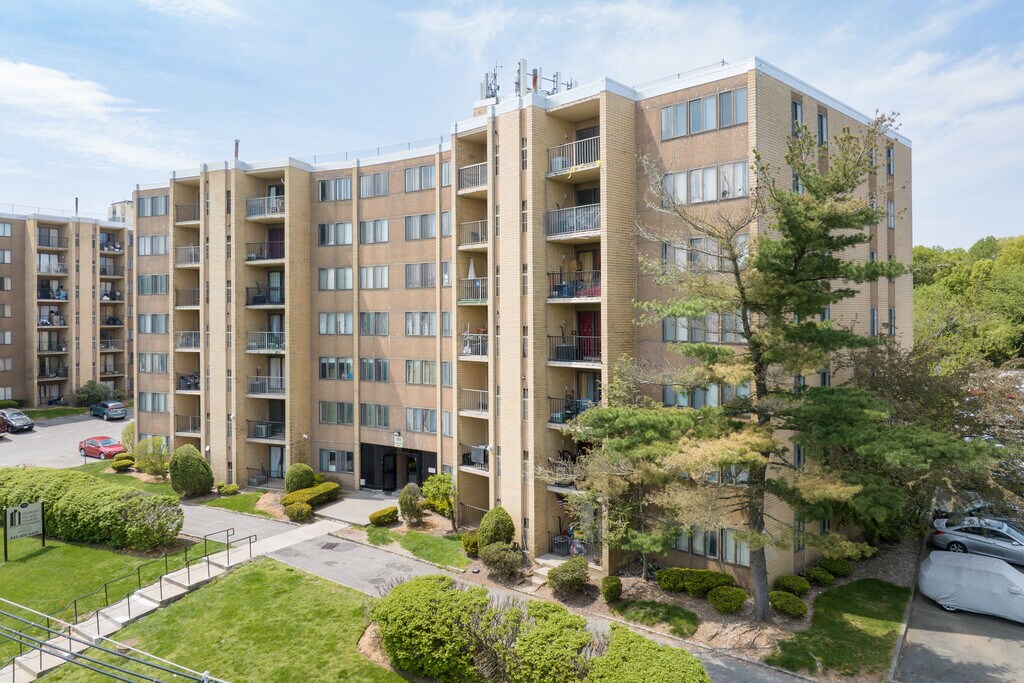 Country Village Towers Spring Valley, NY Apartments
