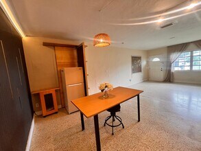 260 SW 48th Ct in Coral Gables, FL - Building Photo - Building Photo