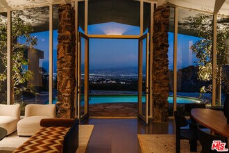 8559 Edwin Dr in Los Angeles, CA - Building Photo - Building Photo
