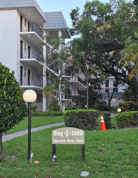 3280 Spanish Moss Terrace in Lauderhill, FL - Building Photo - Building Photo