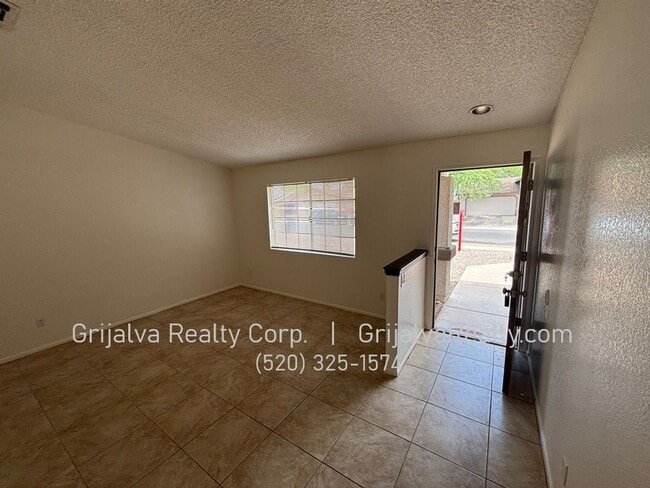 1821 W Mountain Oak Ln in Tucson, AZ - Building Photo - Building Photo