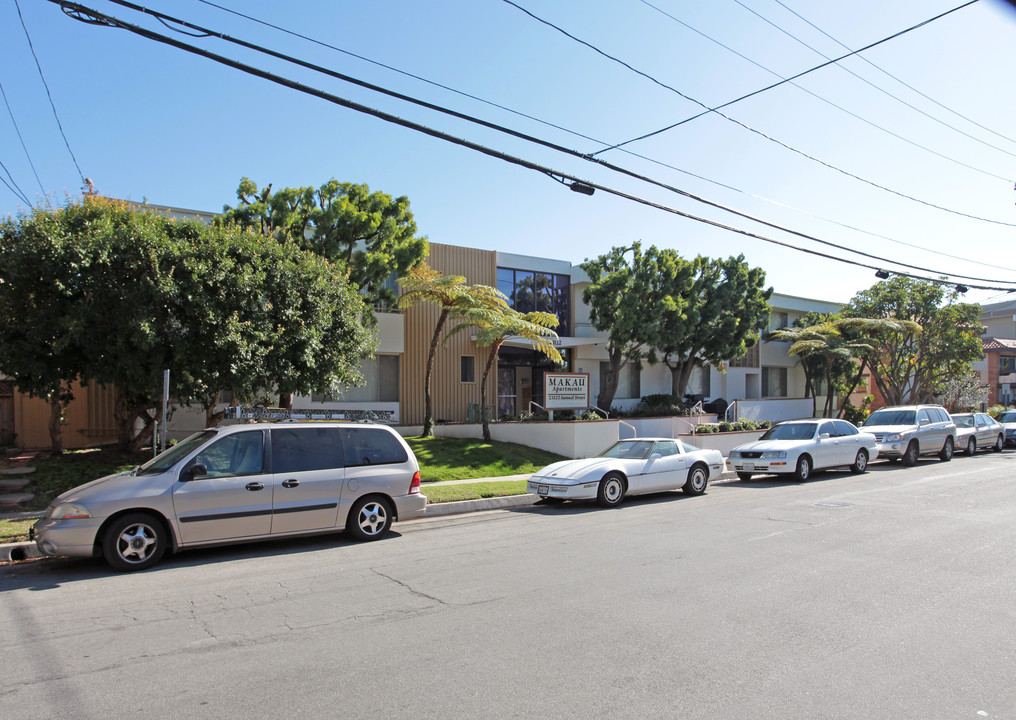 Makau Apartments in Torrance, CA - Building Photo