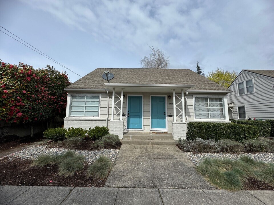 2527-2527 NE Prescott St in Portland, OR - Building Photo