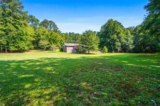 725 Holland Rd in Powder Springs, GA - Building Photo - Building Photo