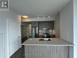 430-4430 Square One Dr in Mississauga, ON - Building Photo - Building Photo