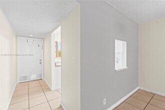 8605 W Sample Rd in Coral Springs, FL - Building Photo - Building Photo