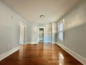 1371 Chapel St in New Haven, CT - Building Photo - Building Photo