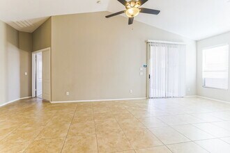 672 E Lovegrass Dr in San Tan Valley, AZ - Building Photo - Building Photo