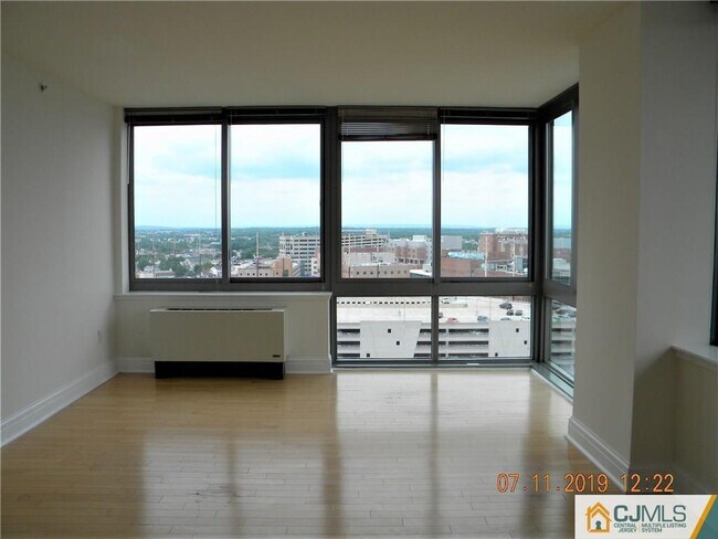 1 Spring St, Unit 1805 in New Brunswick, NJ - Foto de edificio - Building Photo