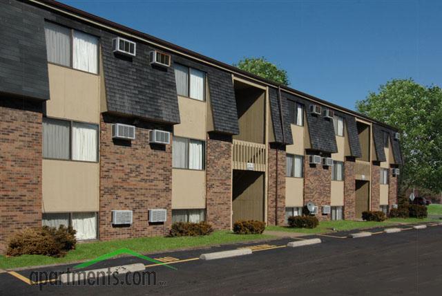 Crossings at Freedom in Belleville, IL - Building Photo