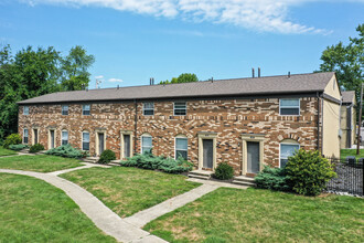 Capital Pointe - Woodview in Columbus, OH - Building Photo - Building Photo