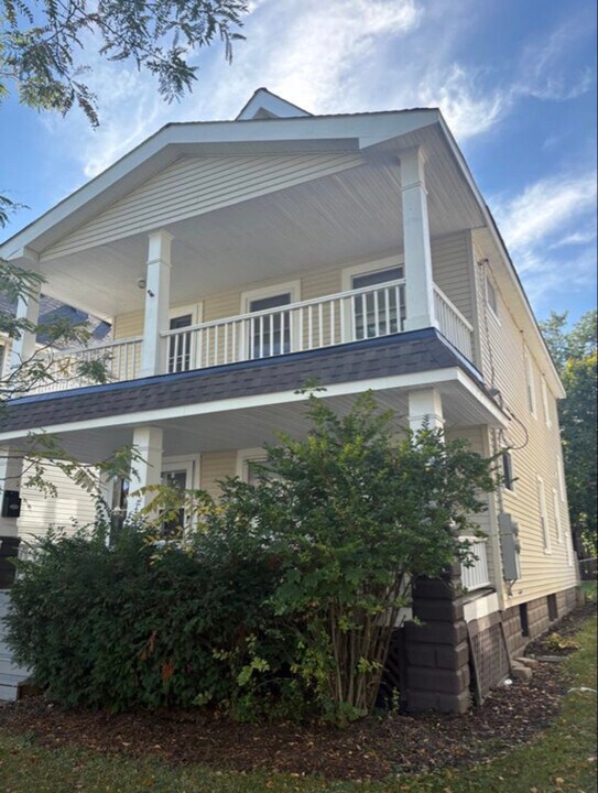 3925 Memphis Ave in Cleveland, OH - Foto de edificio