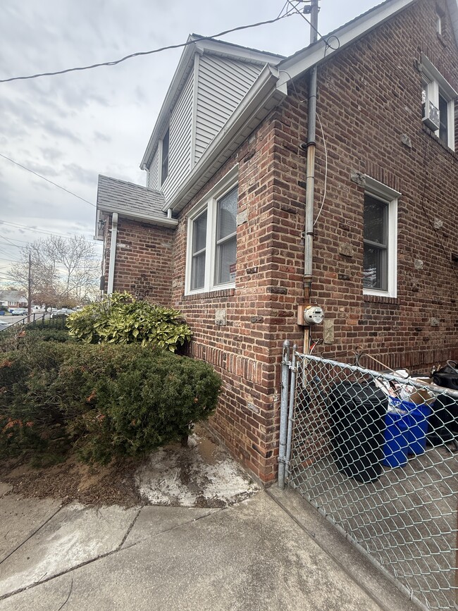 101 N Waldinger St in Valley Stream, NY - Foto de edificio - Building Photo