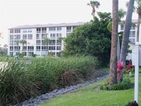 3432 Lake Bayshore Dr