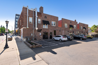 245 Snelling Ave S in St. Paul, MN - Building Photo - Building Photo