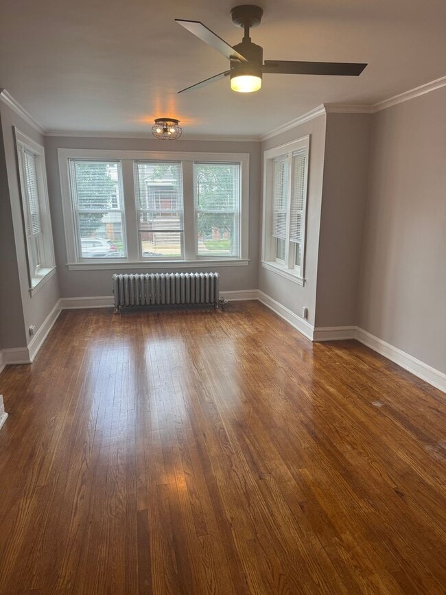 property at 2443 W Gunnison St