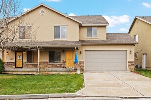 1761 N Belvedere Way in Layton, UT - Building Photo