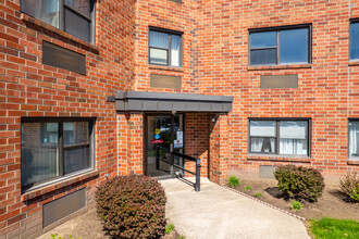 Midtowne Apartments in Wyoming, PA - Foto de edificio - Building Photo