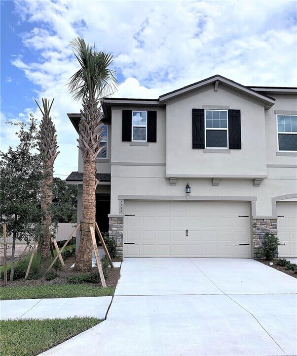 5735 Grand Sonata Ave in Lutz, FL - Building Photo
