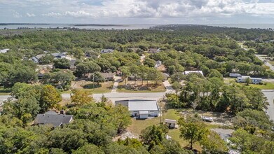 360 Island Rd in Harkers Island, NC - Foto de edificio - Building Photo