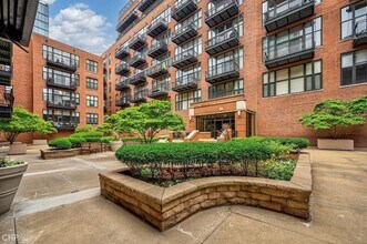333 W Hubbard St, Unit 3L in Chicago, IL - Building Photo - Building Photo