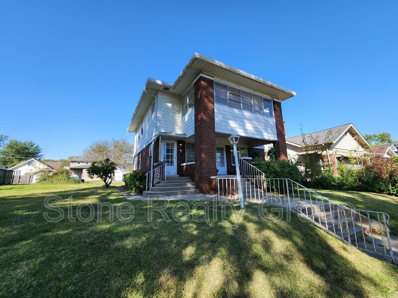 127 Monterey Ave in Terre Haute, IN - Building Photo