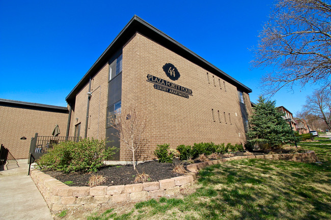 Plaza 44 in Kansas City, MO - Building Photo - Building Photo