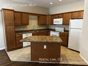 3025 21 Ct W in Bradenton, FL - Building Photo - Building Photo