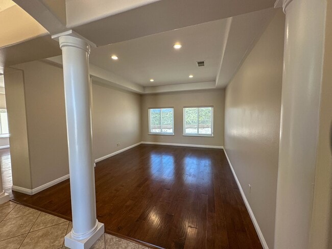 22280 Circle J Ranch Rd in Newhall, CA - Building Photo - Building Photo