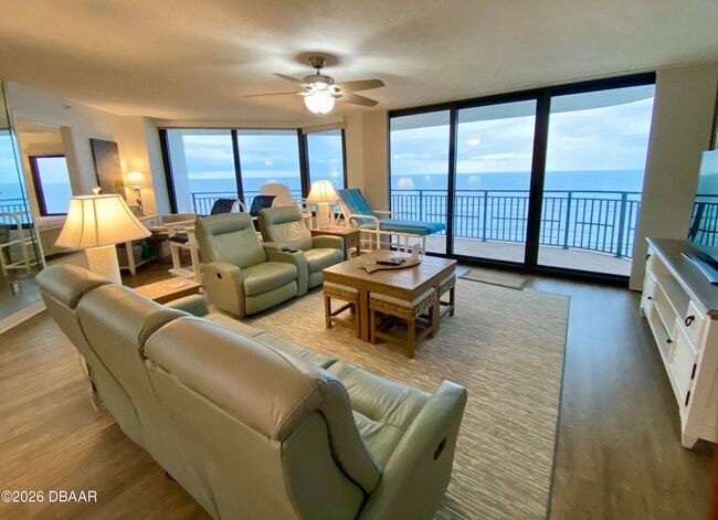 2555 S Atlantic Ave in Daytona Beach, FL - Foto de edificio - Building Photo