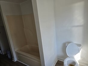 75 Staghorn Ct, Unit 75a Staghorn Ct in Flat Rock, NC - Foto de edificio - Building Photo