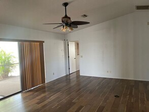 276 Vilna St in Port Charlotte, FL - Foto de edificio - Building Photo