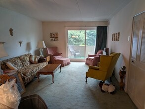 33 W Chester Pike, Unit B-10 in Ridley Park, PA - Building Photo - Building Photo