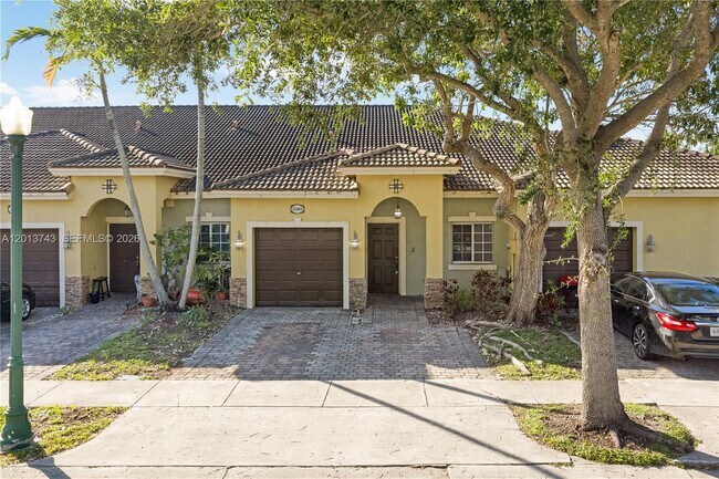 3393 NE 11th Dr