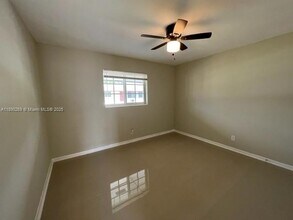 946 Laurel Dr in Lake Park, FL - Building Photo - Building Photo